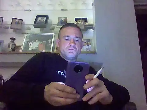 aroj95 online show from May 2, 2026, 1:33 am
