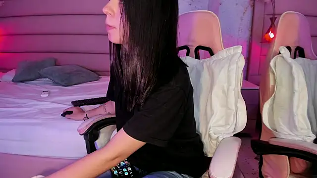 IvySanders1 online show from October 10, 2025, 1:12 pm