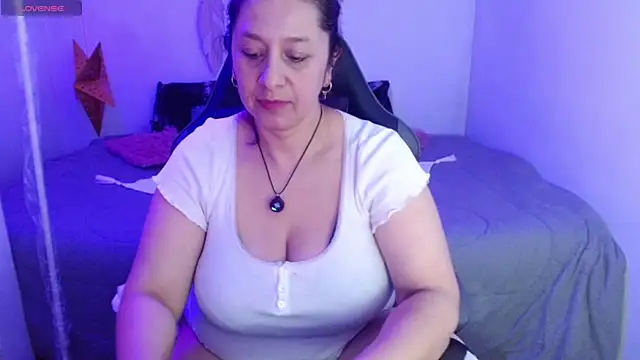 Snapshot of camilalatti chatting on May 1, 2026, 12:59 am camilalatti online show from May 1, 2026, 12:59 am