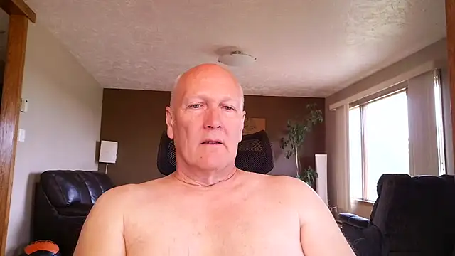 Snapshot of BasicAnt chatting on May 18, 2026, 5:51 pm BasicAnt online show from May 18, 2026, 5:51 pm