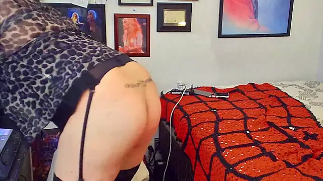 Snapshot of DoMeDoggyDiana chatting on October 18, 2025, 9:22 am DoMeDoggyDiana online show from October 18, 2025, 9:22 am