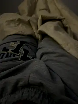 Snapshot of MAHKE12 chatting on October 10, 2025, 10:43 pm MAHKE12 online show from October 10, 2025, 10:43 pm