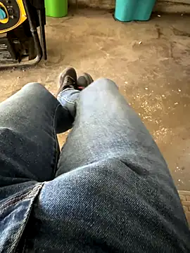 Snapshot of MAHKE12 chatting on October 13, 2025, 8:38 am MAHKE12 online show from October 13, 2025, 8:38 am