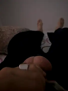 Snapshot of MAHKE12 chatting on November 10, 2025, 9:42 pm MAHKE12 online show from November 10, 2025, 9:42 pm