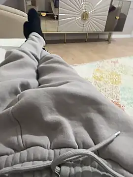 Snapshot of MAHKE12 chatting on October 19, 2025, 8:33 pm MAHKE12 online show from October 19, 2025, 8:33 pm