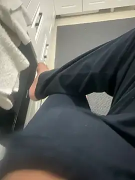 MAHKE12 online show from February 5, 2026, 9:32 pm