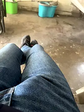 Snapshot of MAHKE12 chatting on October 15, 2025, 9:06 am MAHKE12 online show from October 15, 2025, 9:06 am