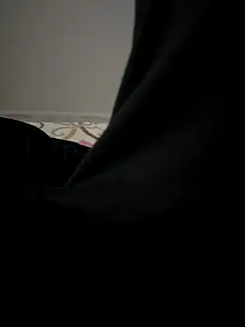 Snapshot of MAHKE12 chatting on October 31, 2025, 10:05 pm MAHKE12 online show from October 31, 2025, 10:05 pm