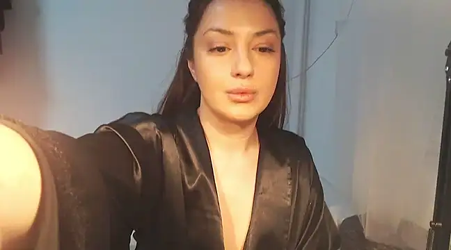 julyana melissa online show from December 3, 2024, 2:33 pm