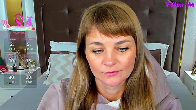 annasimonsj online show from October 15, 2025, 1:04 am