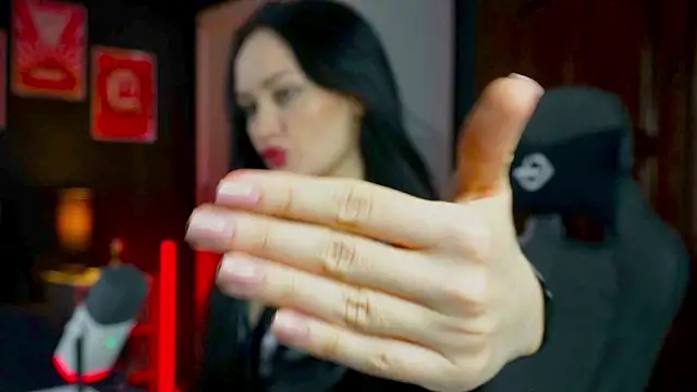 Snapshot of QueenAliss chatting on February 11, 2026, 7:19 am QueenAliss online show from February 11, 2026, 7:19 am