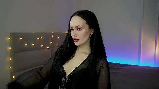 Snapshot of QueenAliss chatting on July 2, 2026, 6:19 am QueenAliss online show from July 2, 2026, 6:19 am