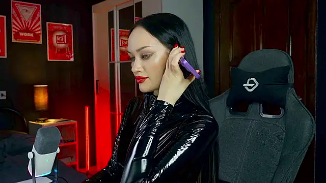 Snapshot of QueenAliss chatting on February 7, 2026, 8:33 am QueenAliss online show from February 7, 2026, 8:33 am