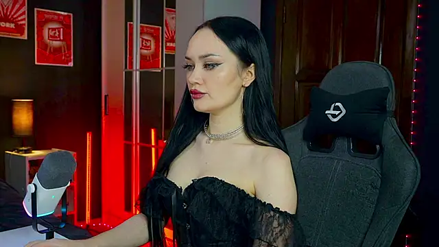 Snapshot of QueenAliss chatting on February 2, 2026, 6:01 am QueenAliss online show from February 2, 2026, 6:01 am