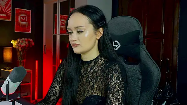 Snapshot of QueenAliss chatting on February 17, 2026, 6:00 am QueenAliss online show from February 17, 2026, 6:00 am