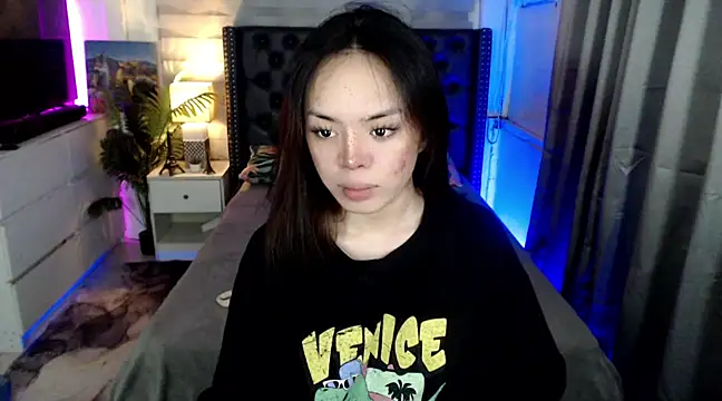 Snapshot of SweetCheska19 chatting on February 9, 2025, 3:53 am SweetCheska19 online show from February 9, 2025, 3:53 am