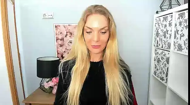 Snapshot of AulloraHoney chatting on February 28, 2025, 7:46 pm AulloraHoney online show from February 28, 2025, 7:46 pm