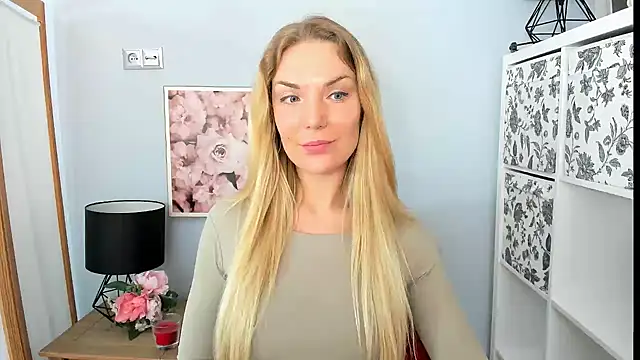 Snapshot of AulloraHoney chatting on February 23, 2025, 9:33 am AulloraHoney online show from February 23, 2025, 9:33 am