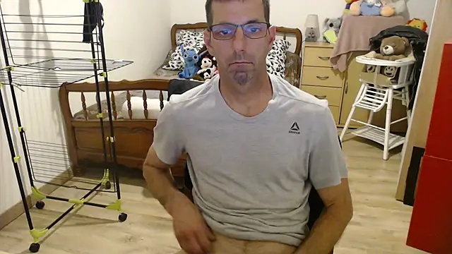 steph19x5 online show from April 15, 2026, 7:58 pm