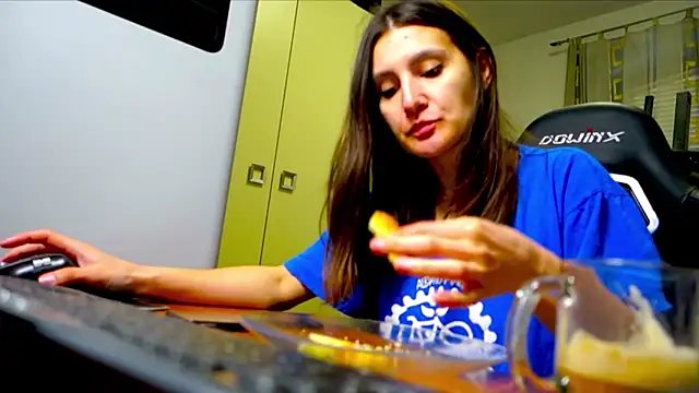 Snapshot of GodlyTheia chatting on March 21, 2026, 12:09 pm GodlyTheia online show from March 21, 2026, 12:09 pm