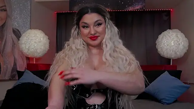 Larissa K online show from December 4, 2024, 3:37 pm