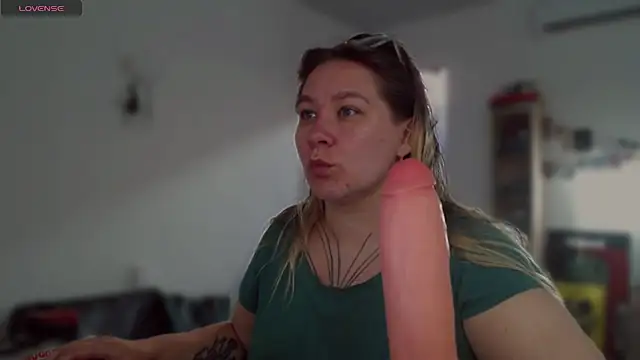 Snapshot of Enotika chatting on February 8, 2026, 9:34 pm Enotika online show from February 8, 2026, 9:34 pm