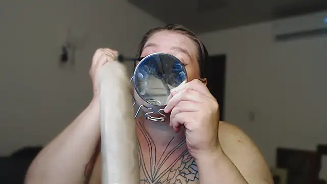 Snapshot of Enotika chatting on December 1, 2025, 11:05 pm Enotika online show from December 1, 2025, 11:05 pm