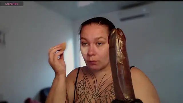 Snapshot of Enotika chatting on January 9, 2026, 8:38 pm Enotika online show from January 9, 2026, 8:38 pm