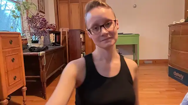 Snapshot of LeahWilde chatting on February 20, 2025, 10:15 pm LeahWilde online show from February 20, 2025, 10:15 pm