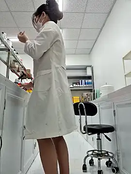 Snapshot of HinaLovely chatting on February 6, 2026, 3:24 am HinaLovely online show from February 6, 2026, 3:24 am