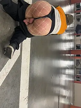 cocklover76287 online show from June 7, 2026, 11:32 pm