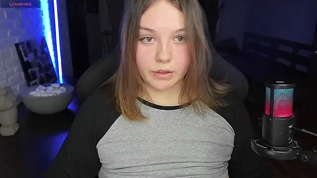 XNirvanaX online show from November 13, 2025, 1:53 am