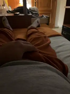 alex21017 online show from November 8, 2025, 2:15 am