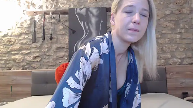 Naschkatze01 online show from December 21, 2025, 7:54 am