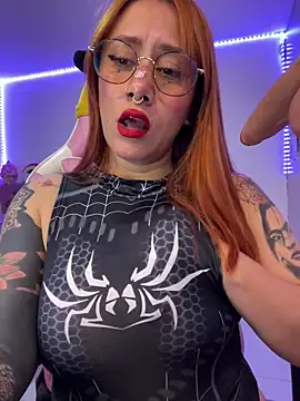 Luna Paris  online show from December 18, 2025, 7:29 pm