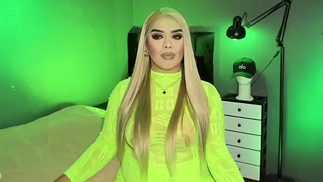 VictoriaEliz online show from May 3, 2026, 4:10 pm