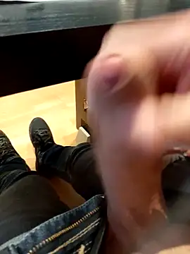 Alex 7422 online show from April 2, 2026, 2:02 pm