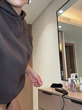 alexademie1 online show from March 18, 2026, 3:03 pm