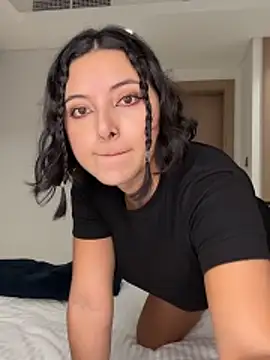 alexademie1 online show from April 17, 2026, 3:04 pm