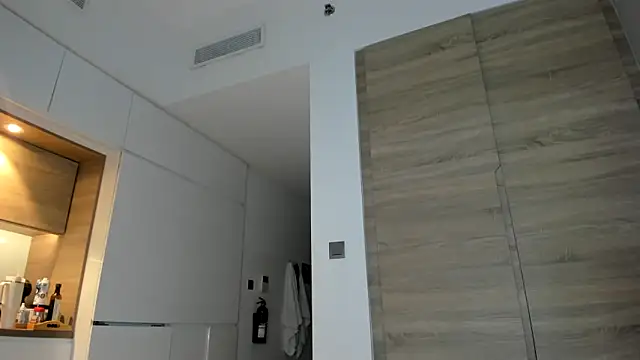 alexademie1 online show from October 6, 2025, 2:18 pm