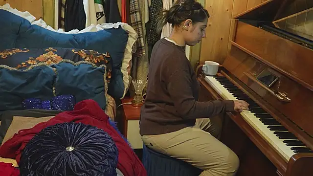 VanessaDoyle online show from September 23, 2025, 4:36 pm