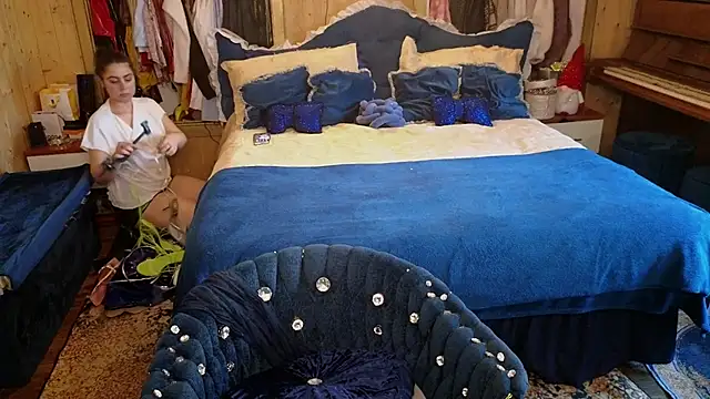 VanessaDoyle online show from December 14, 2025, 9:04 am