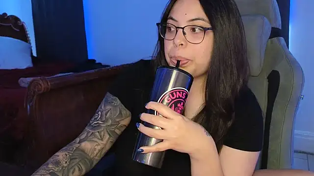 drizzypeach602 online show from December 15, 2025, 3:01 am