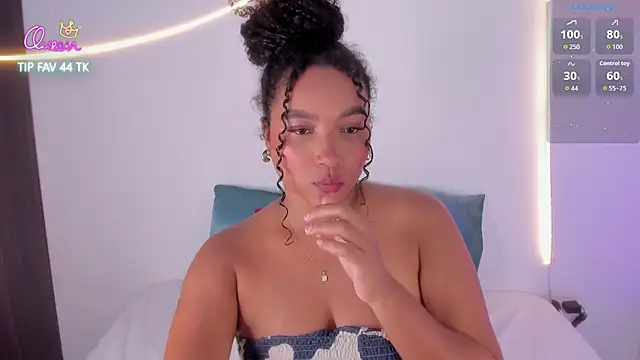 Snapshot of cloe_25 chatting on February 19, 2026, 10:29 pm cloe 25 online show from February 19, 2026, 10:29 pm