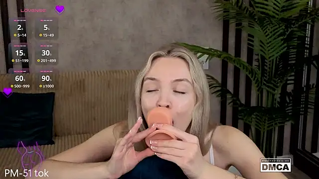 Snapshot of Holl1Would chatting on March 2, 2026, 5:08 am Holl1Would online show from March 2, 2026, 5:08 am