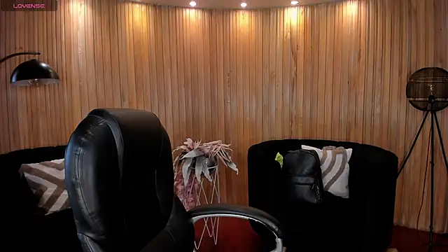 LexieWayne online show from April 17, 2026, 8:11 pm