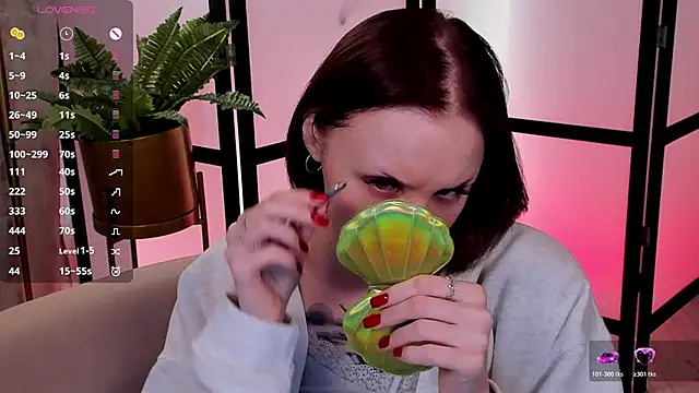 LianaFord online show from February 9, 2026, 4:43 am