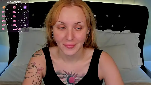 LianaFord online show from November 22, 2025, 9:02 pm