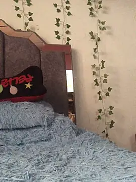 DulceChloe99 online show from December 5, 2024, 7:44 pm