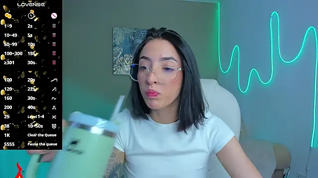 barbie scoth  online show from October 11, 2025, 8:32 pm